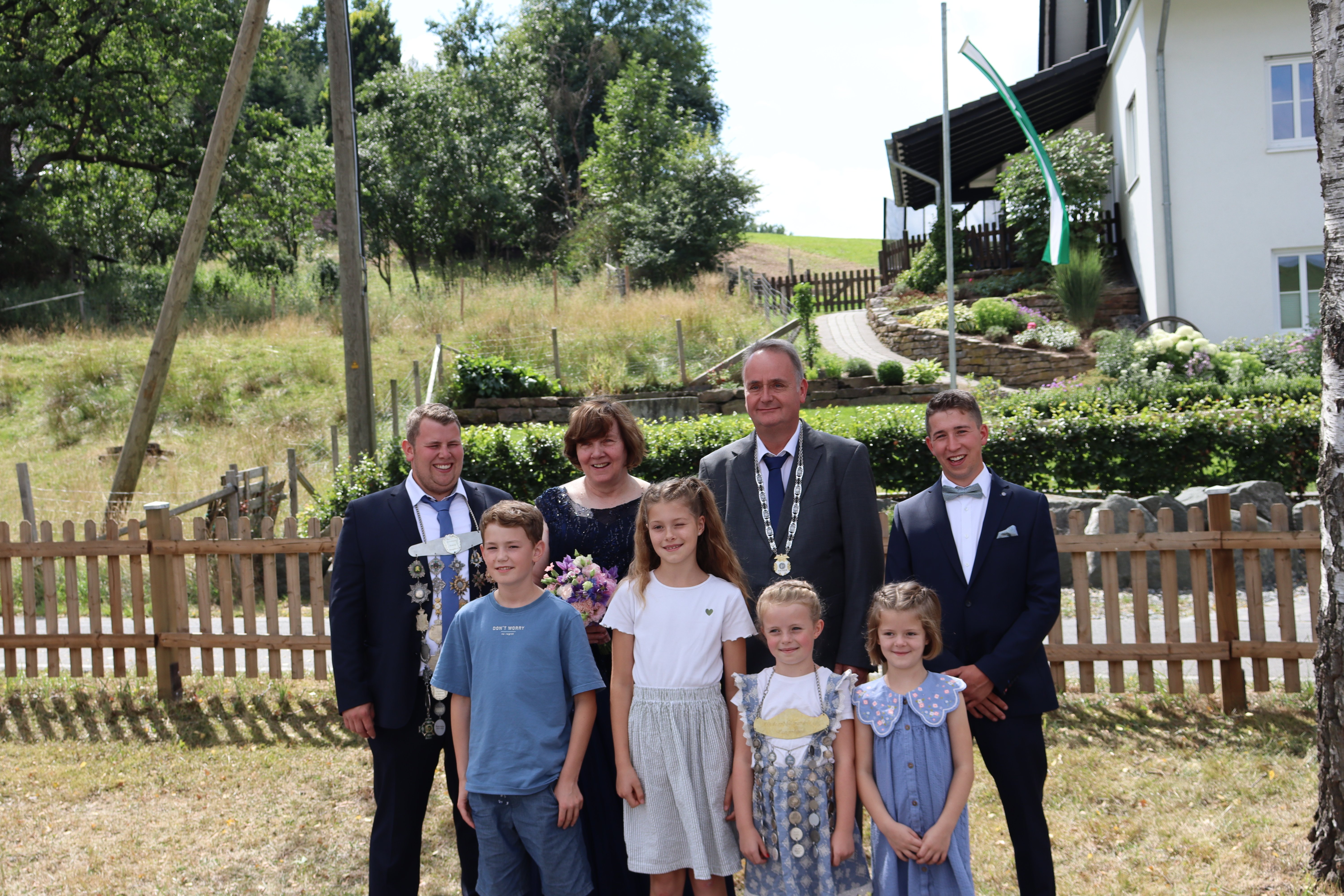 Der Hofstaat 2026 mit König Marius Lübke, Vizekönig Theo Büngener sowie dem neuen Kaiserpaar Theo und Gitte Bremke Hofstaat 2026 des Tambourkorps Hengsbeck