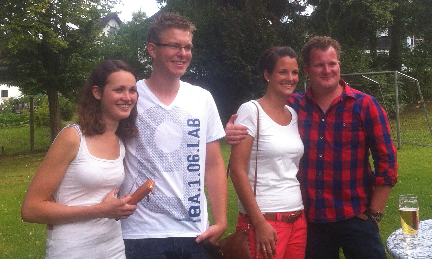 Der König Christian Mütherich mit seiner Königin Carolin Mertens (rechts) zusammen mit dem Vizekönig Fabian Mütherich und seiner Vizekönigin Linda Bieker (links)